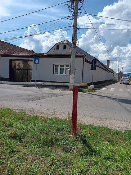 Casă cu Teren 800 Mp în Feldioara