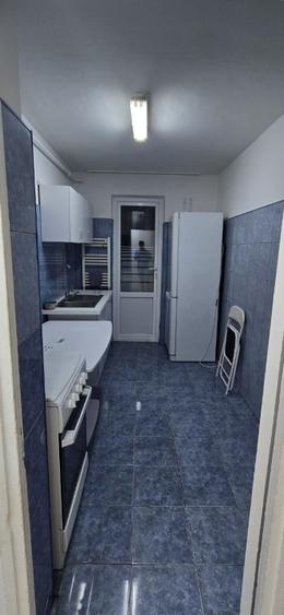 Apartament cu 2 camere decomandat în Tractorul