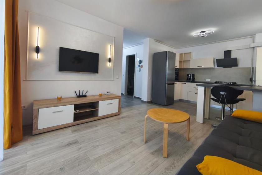 Apartament cu 2 camere decomandat, mobilat în Tractorul