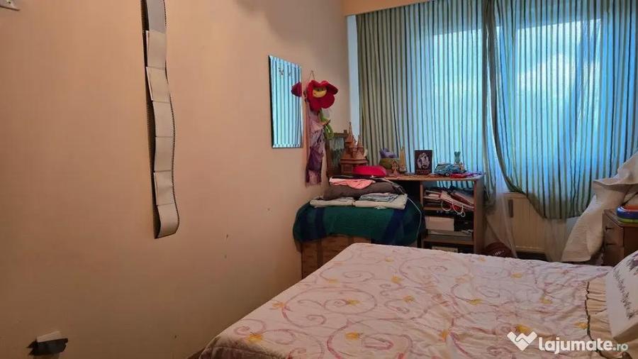 Apartament cu 4 camere semidecomandat în Gojdu