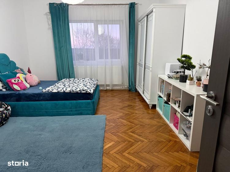 Casă cu 4 camere decomandat în Central