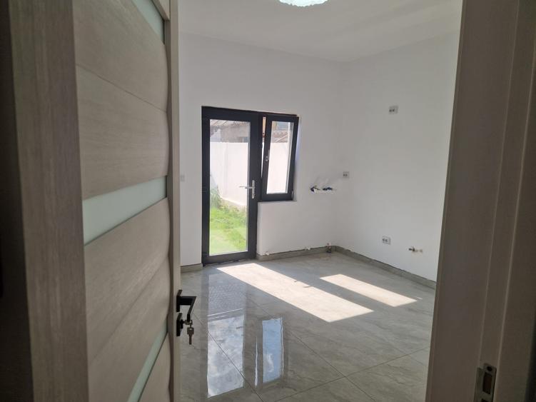 Casă cu 3 camere cu Teren 200 Mp în Lumina