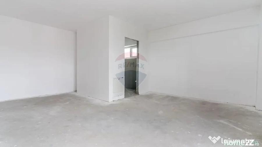 Apartament cu 4 camere semidecomandat în Semicentral