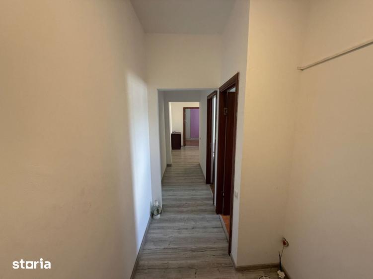 Apartament cu 3 camere semidecomandat, mobilat în Km 4