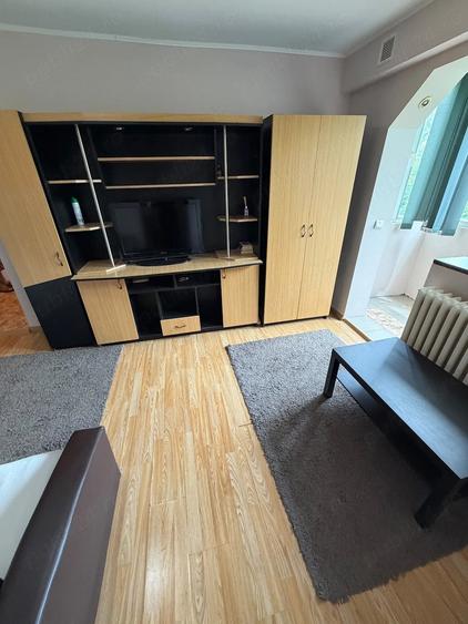 Apartament cu 3 camere nedecomandat în Dacia