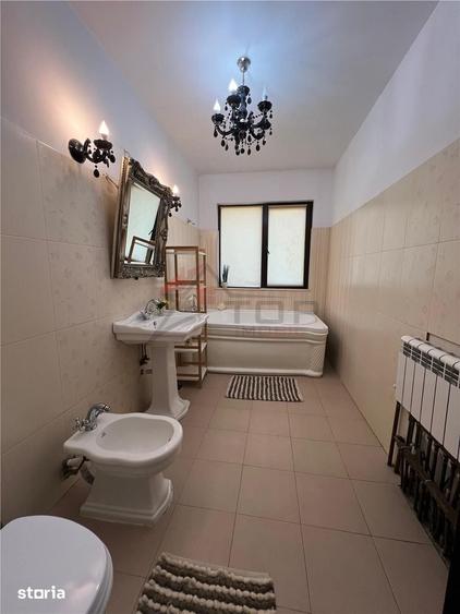 Casă cu 7 camere cu Teren 750 Mp în Bârnova