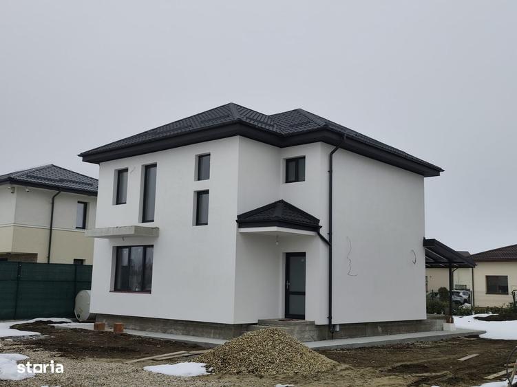 Casă cu 4 camere cu Teren 560 Mp în Gulia