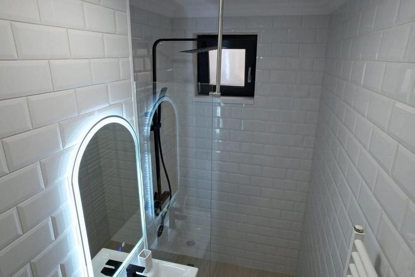 Apartament cu 2 camere decomandat, mobilat în Central