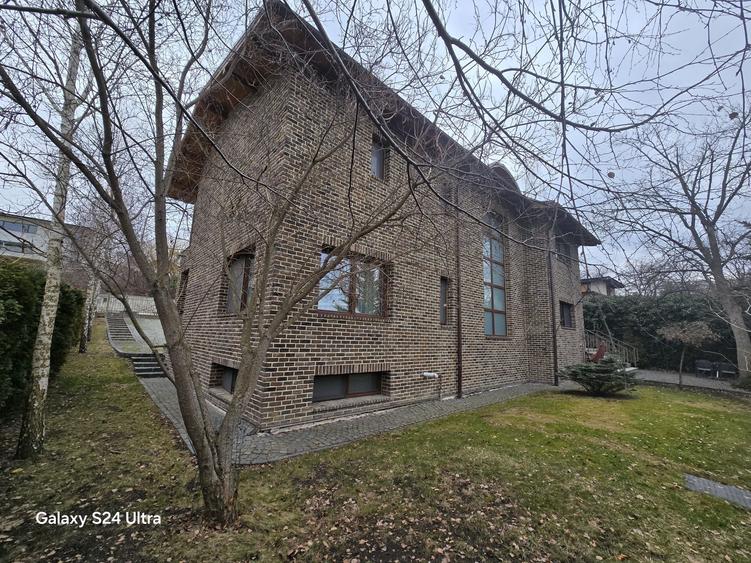 Casă cu 4 camere cu Teren 900 Mp în Dosu Bricii