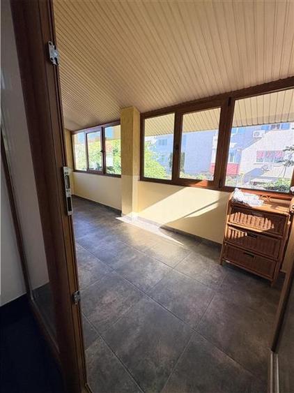 Apartament cu 3 camere decomandat, mobilat în Anda
