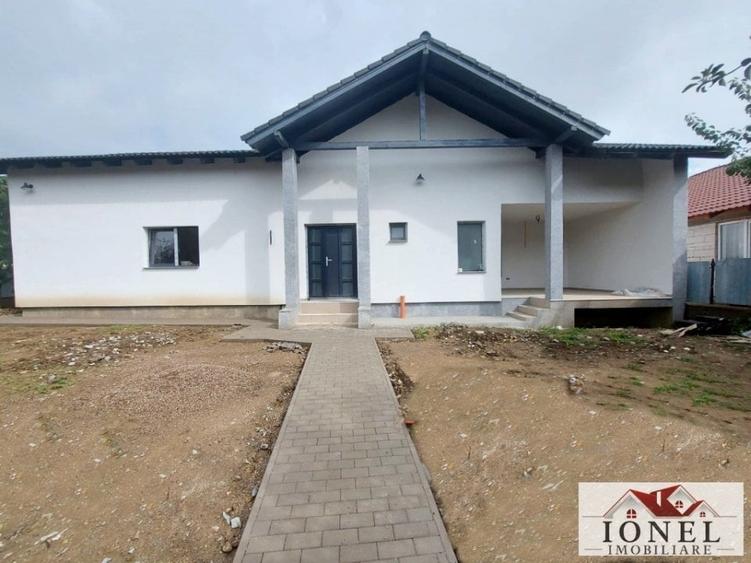Casă individuală cu 4 camere cu Teren 450 Mp în Meteș