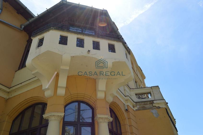 Casă individuală cu 20 camere cu Canalizare în Central