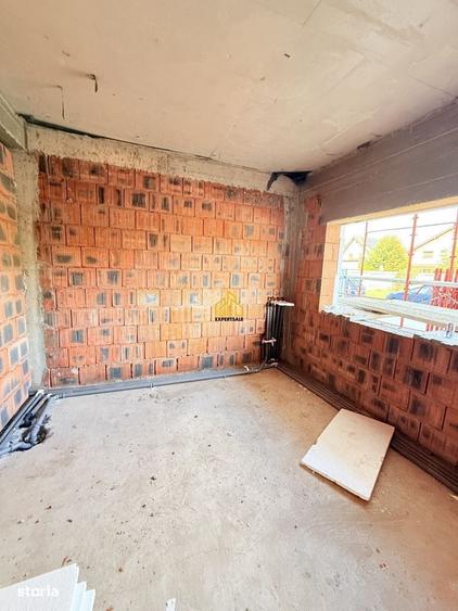 Casă cu 4 camere cu Teren 250 Mp în Central