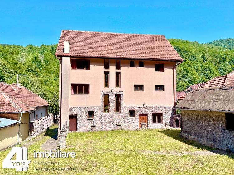 Casă cu 4 camere cu Teren 1180 Mp în Moneasa