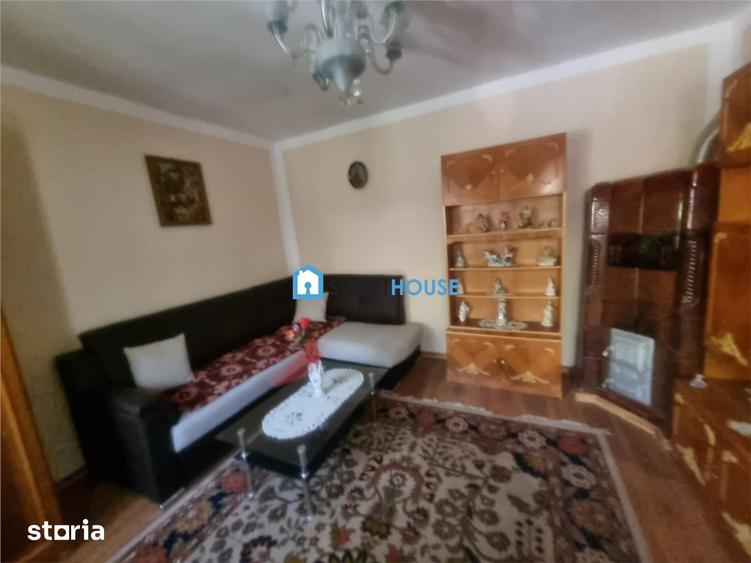 Casă cu 6 camere cu Teren 900 Mp în Șinca