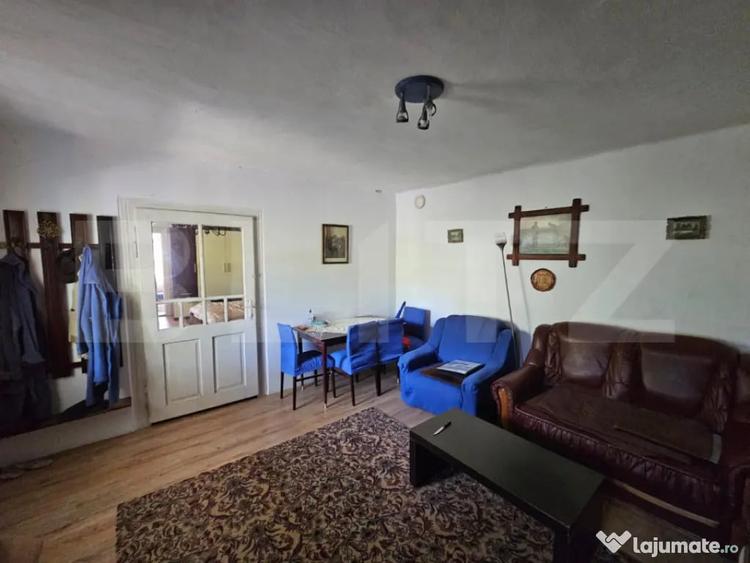 Casă cu 5 camere cu Teren 1249 Mp în Laz (Săsciori)