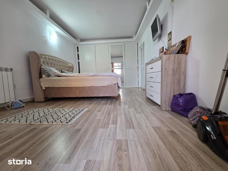 Apartament cu 4 camere decomandat în E3