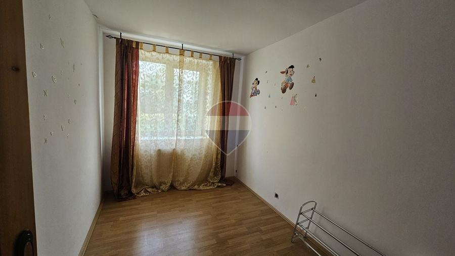 Apartament cu 3 camere decomandat, mobilat în Calea Romanului