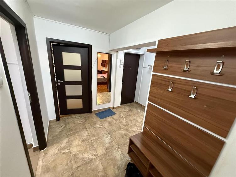 Apartament cu 3 camere decomandat în Hala Centrală