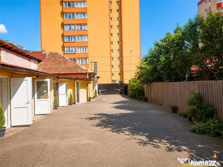 Casă cu 7 camere cu Teren 413 Mp în Florilor