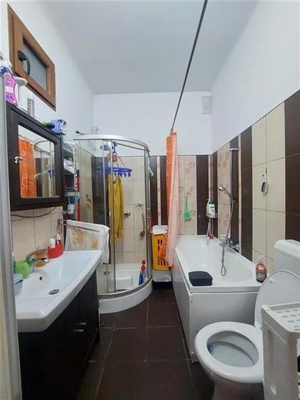 Casă individuală cu 5 camere cu Canalizare în Aurel Vlaicu