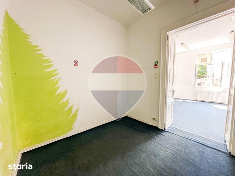 Spatiu comercial | doua cladiri, curte proprie | 300 mp | - 11