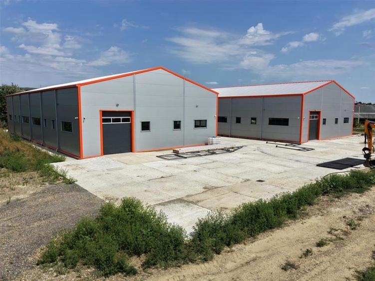 Spațiu industrial, de 583 mp, în Lețcani