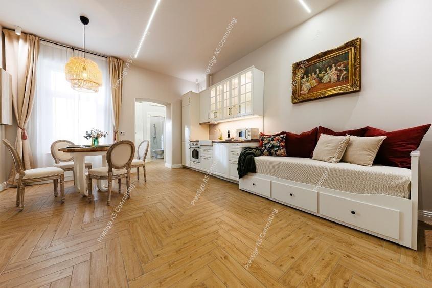 Apartament cu 2 camere semidecomandat, mobilat în Sinaia