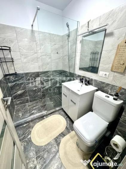 Garsonieră decomandată în Titan