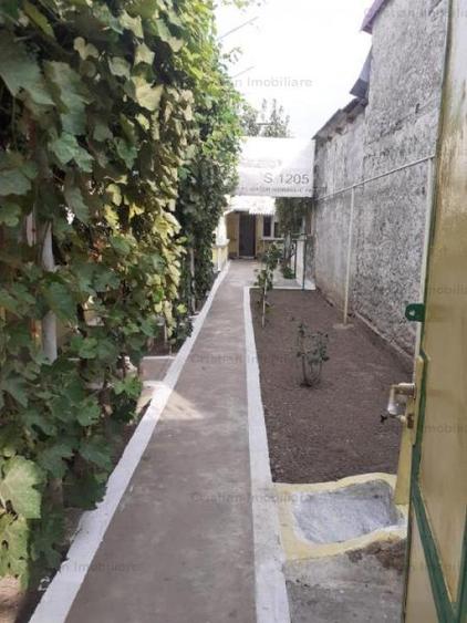 Casă cu 2 camere cu Canalizare în Central