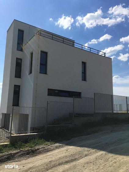 Casă cu 8 camere cu Teren 470 Mp în Apahida
