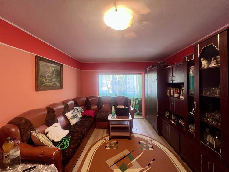 Apartament cu 3 camere decomandat, mobilat în Soarelui