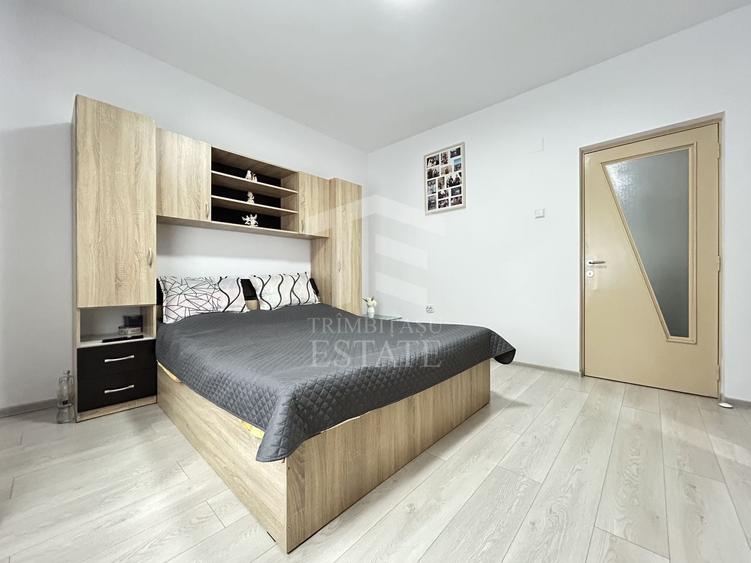 Casă individuală cu 10 camere cu Canalizare în Sud