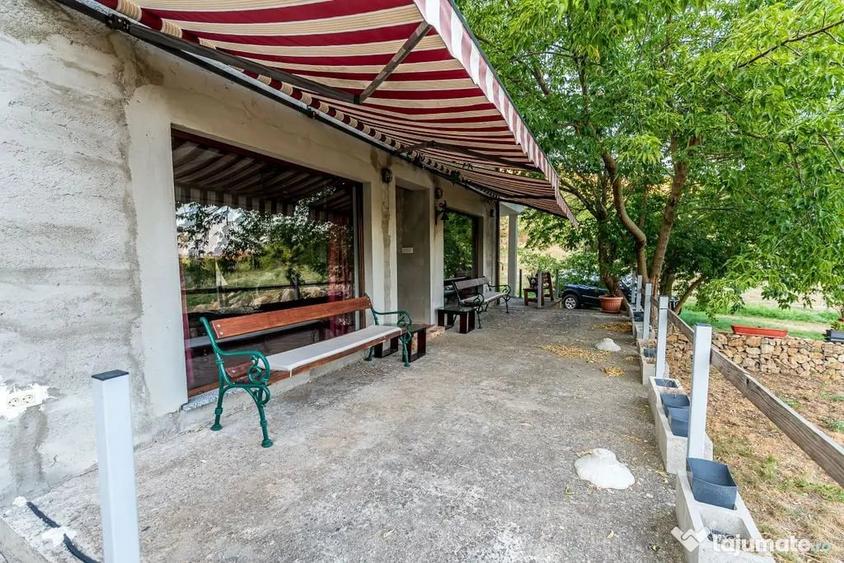Casă cu 5 camere cu Teren 12000 Mp în Barațca