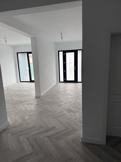 Casă individuală cu 4 camere cu Teren 450 Mp în Strejnicu