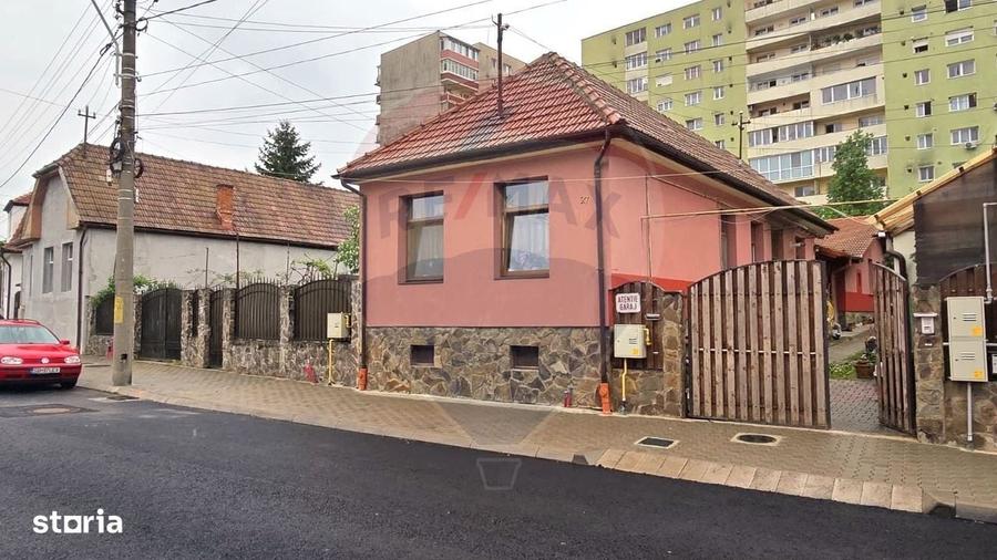 Casă cu 3 camere cu Teren 250 Mp în Central