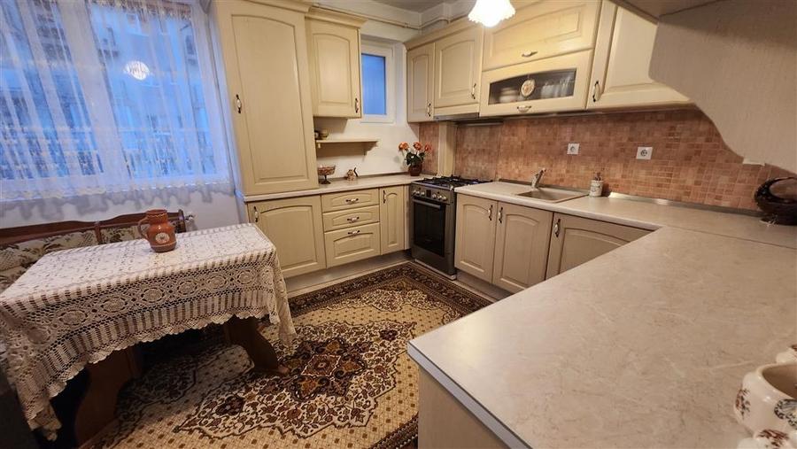 Apartament cu 4 camere decomandat, mobilat în Ipotești