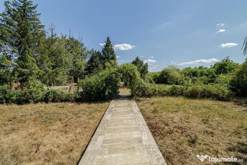 Casă cu 7 camere cu Teren 5000 Mp în Corbeanca