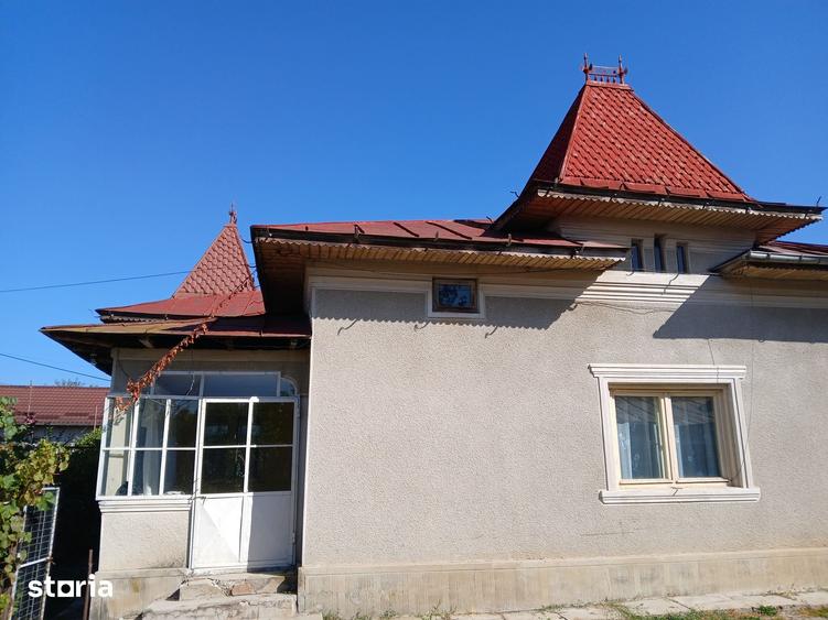 Casă cu 4 camere cu Teren 1830 Mp în Central