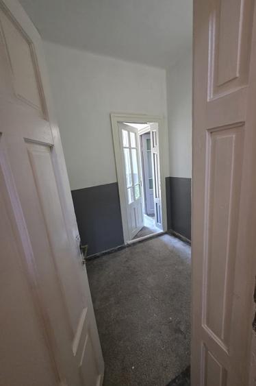 Casă cu 4 camere cu Teren 550 Mp în Central