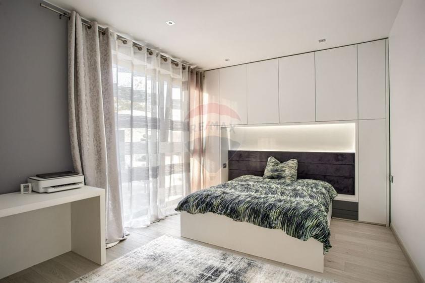 Casă individuală cu 5 camere cu Teren 1110 Mp în Aradul Nou