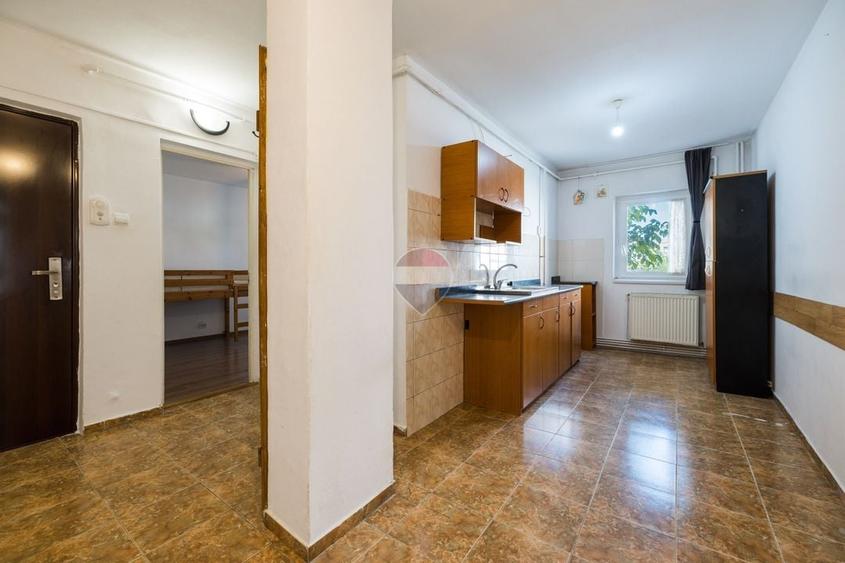 Apartament cu 2 camere decomandat în Calea București