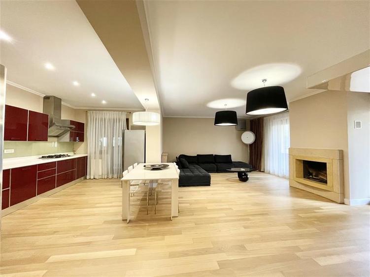 Apartament cu 4 camere decomandat, mobilat în Herăstrău