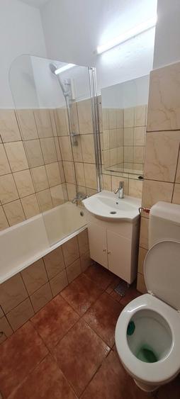 Garsonieră decomandată în Apărătorii Patriei