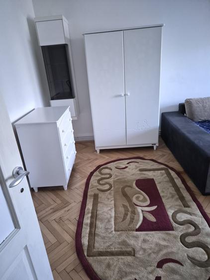 Apartament cu 3 camere decomandat în Dosu Bricii