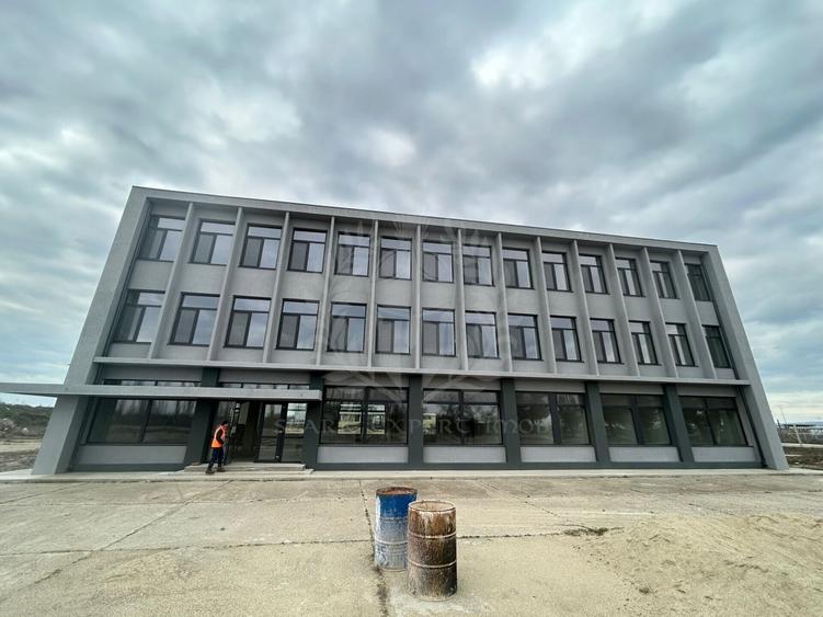 Birou, de 1,200 mp, în Bărcănești