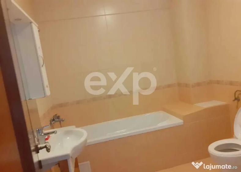 Apartament cu 3 camere semidecomandat în Europa