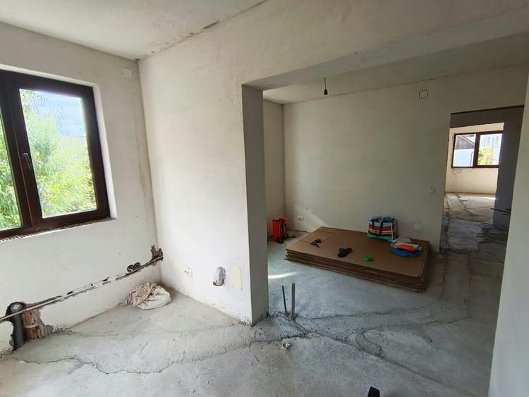 Casă individuală cu 4 camere cu Canalizare în Valea Borcutului