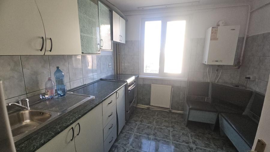 Apartament cu 3 camere decomandat în Calea Romanului