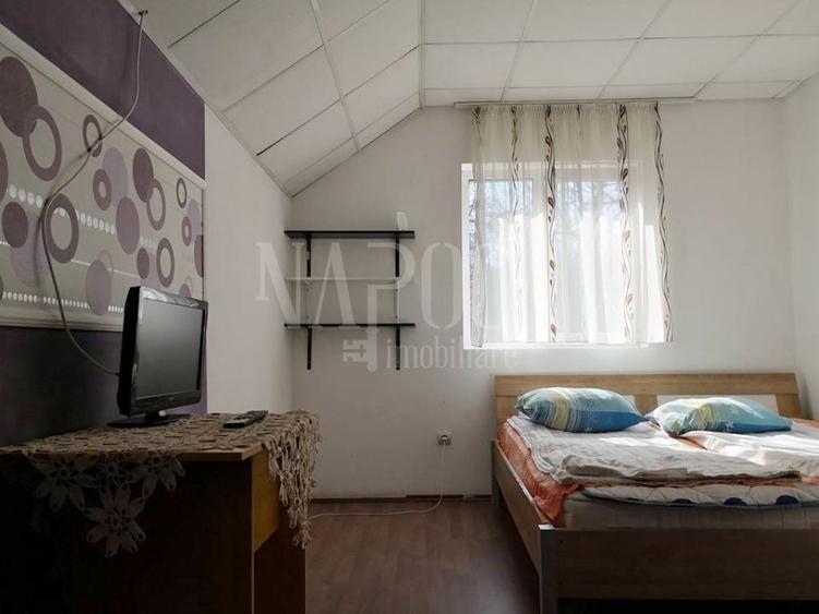 Casă individuală cu 8 camere cu Canalizare în Central